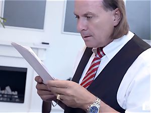 donks BUERO - jaw-dropping German milf drills manager at the office