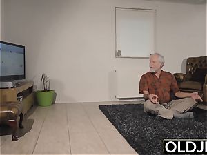 teenager Interrupts grandpa from Yoga And bj's his man sausage